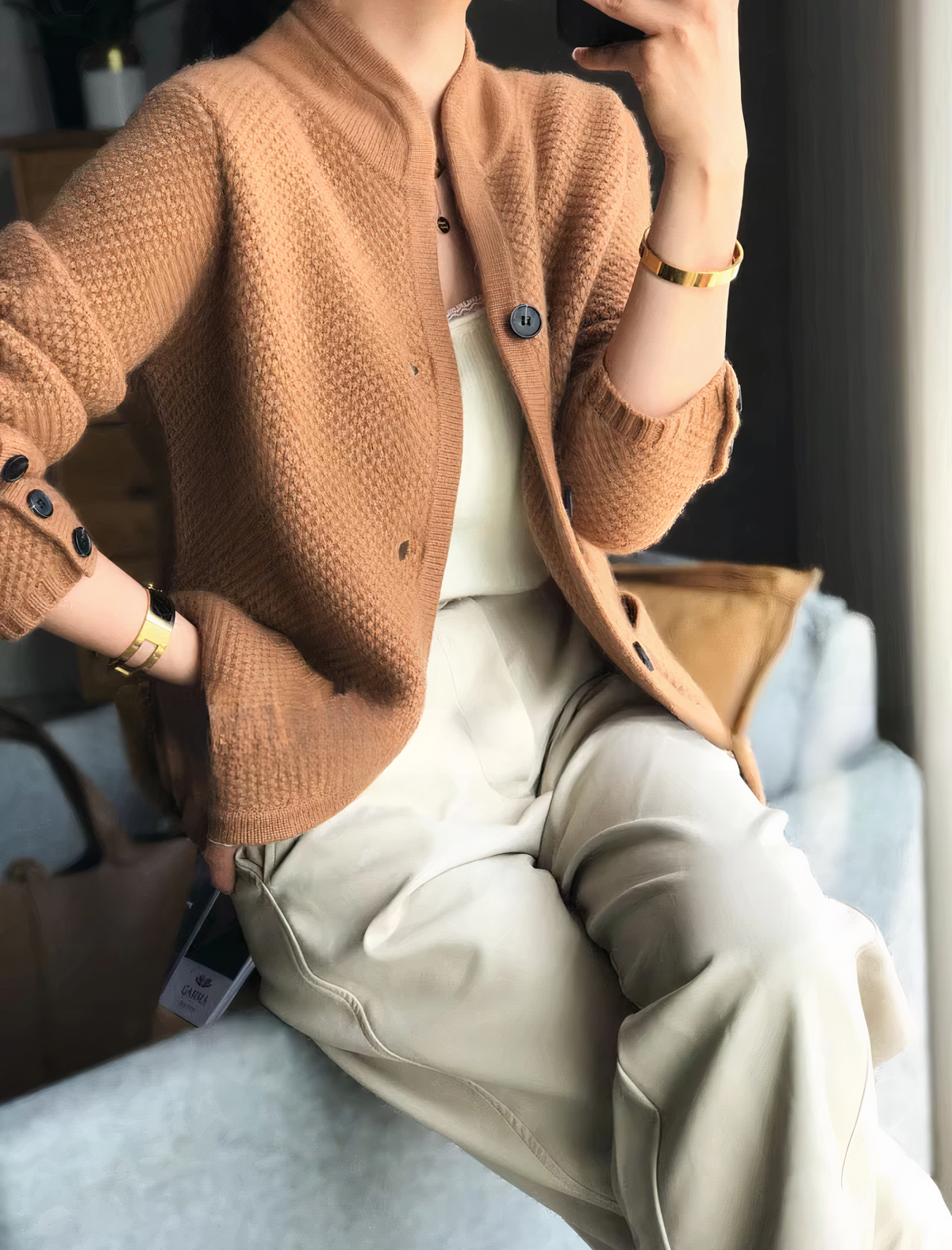 Cardigan femminile in cashmere con bottoni, perfetto per uno stile raffinato