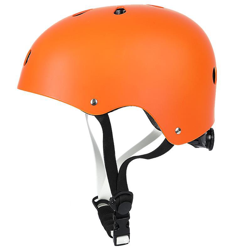 Casco multisport a profilo basso con inserto EPS ammortizzante e cinturino sottogola regolabile
