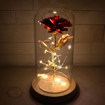 Rosa eterna – Rosa dorata in cupola di vetro con illuminazione LED
