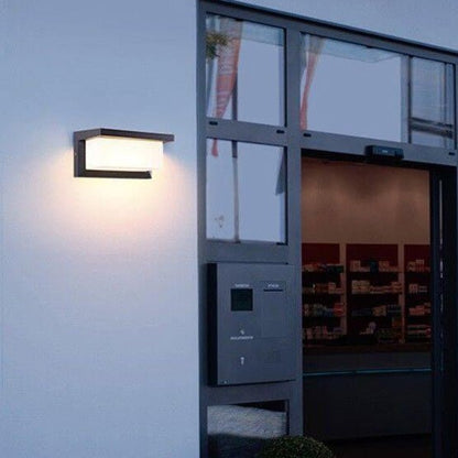 SECULUX – Applique LED con sensore di movimento per una maggiore sicurezza