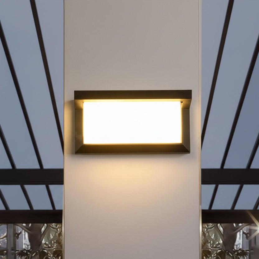 SECULUX – Applique LED con sensore di movimento per una maggiore sicurezza
