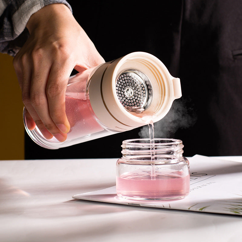 Bottiglia d'acqua con infusore e tazza di tè