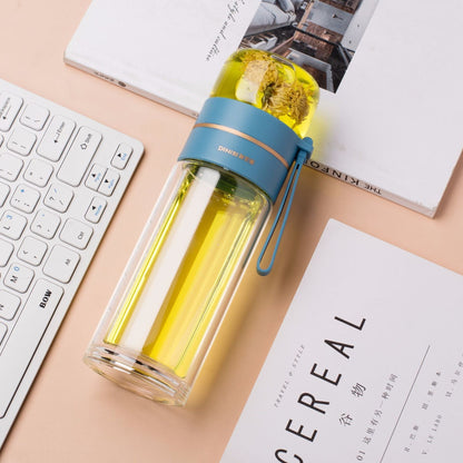 Bottiglia d'acqua in vetro, design elegante