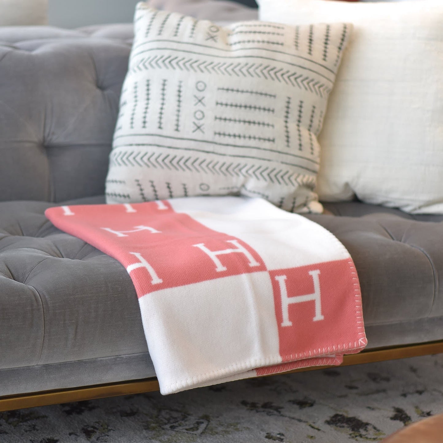 Plaid di lusso in lana e cashmere in ambiente moderno