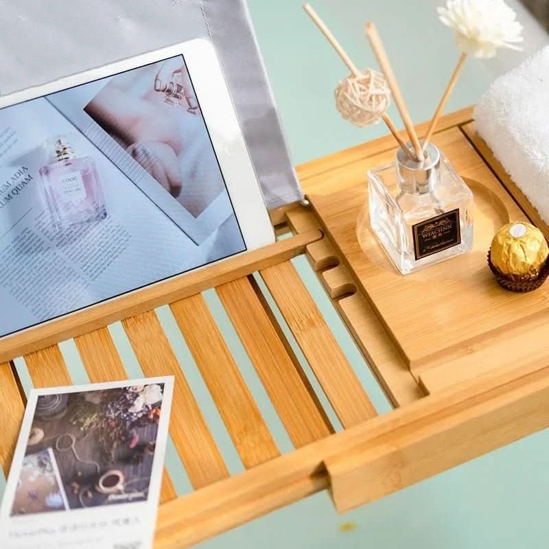Solavera Vassoio Relax in Bambù | Vassoio per vasca da bagno estensibile | Sostenibile ed elegante | Con portabicchiere e porta-libro per godersi una spa a casa