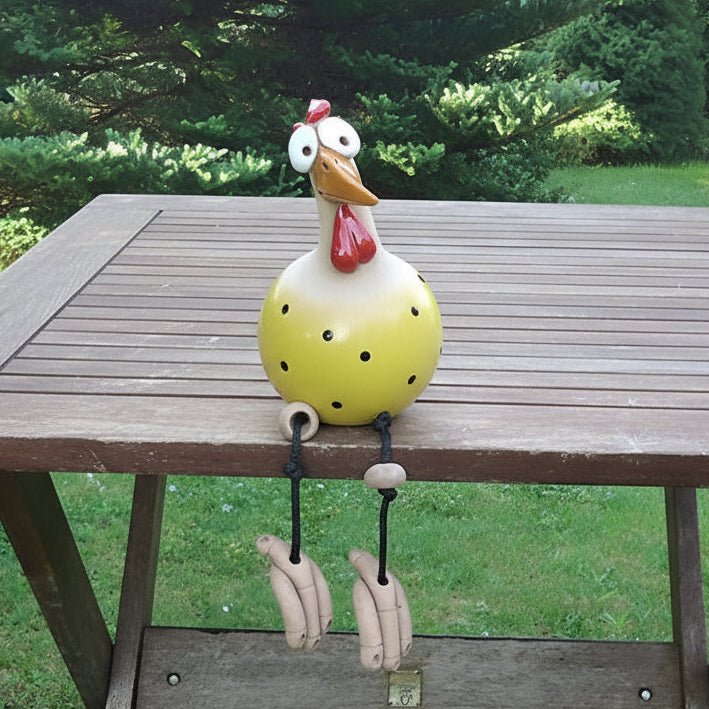 FRECHFEDER – Statua di pollo da giardino giocosa con zampe danzanti