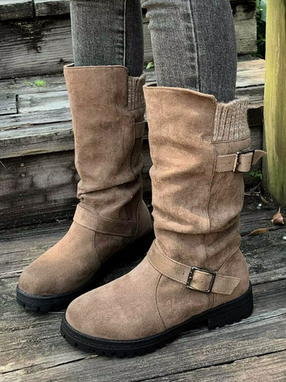 Stivali a Mezza Gamba con Risvolto in Maglia e Fibbie – Comfort & Stile per l’Inverno