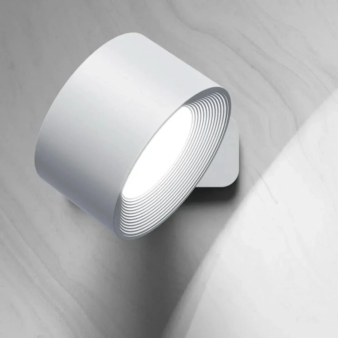 Lampada da parete a 360° - Senza fili, ricaricabile USB e 3 livelli di luminosità per un'illuminazione flessibile