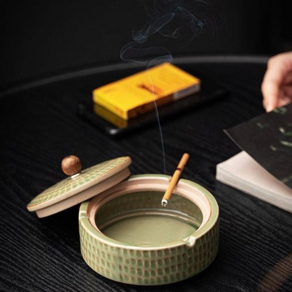 SERENASH – Portacenere minimalista in ceramica con coperchio in legno