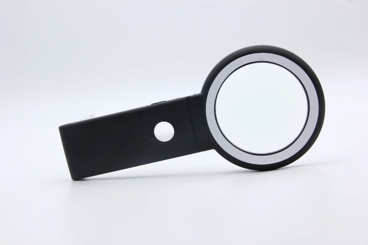 FEINZOOM – Ingranditore ad alte prestazioni con ingrandimento 10x/30x e 18 LED