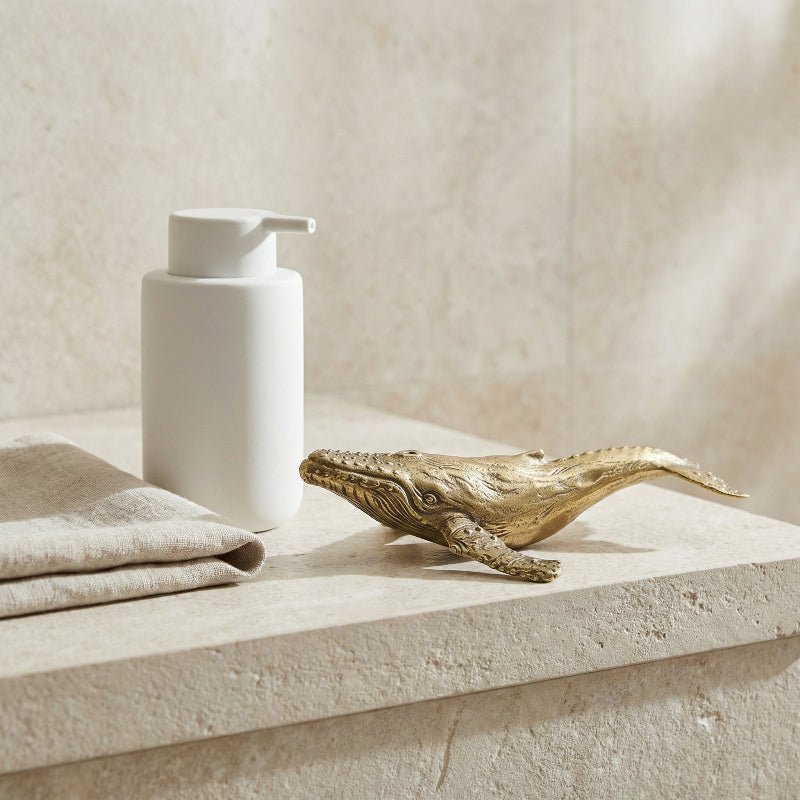 ARTÉLIA - Esclusiva scultura in ottone di balena come elemento decorativo di rilievo