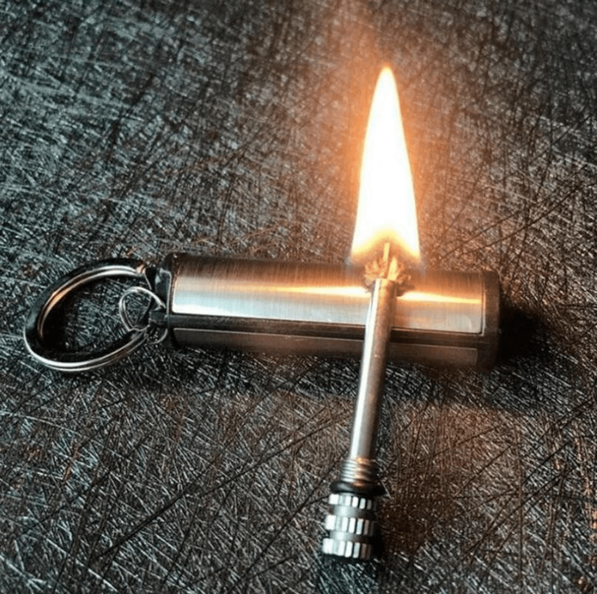 EMBERKEY – Avviatore di fuoco in metallo impermeabile, compatto, per un'accensione affidabile