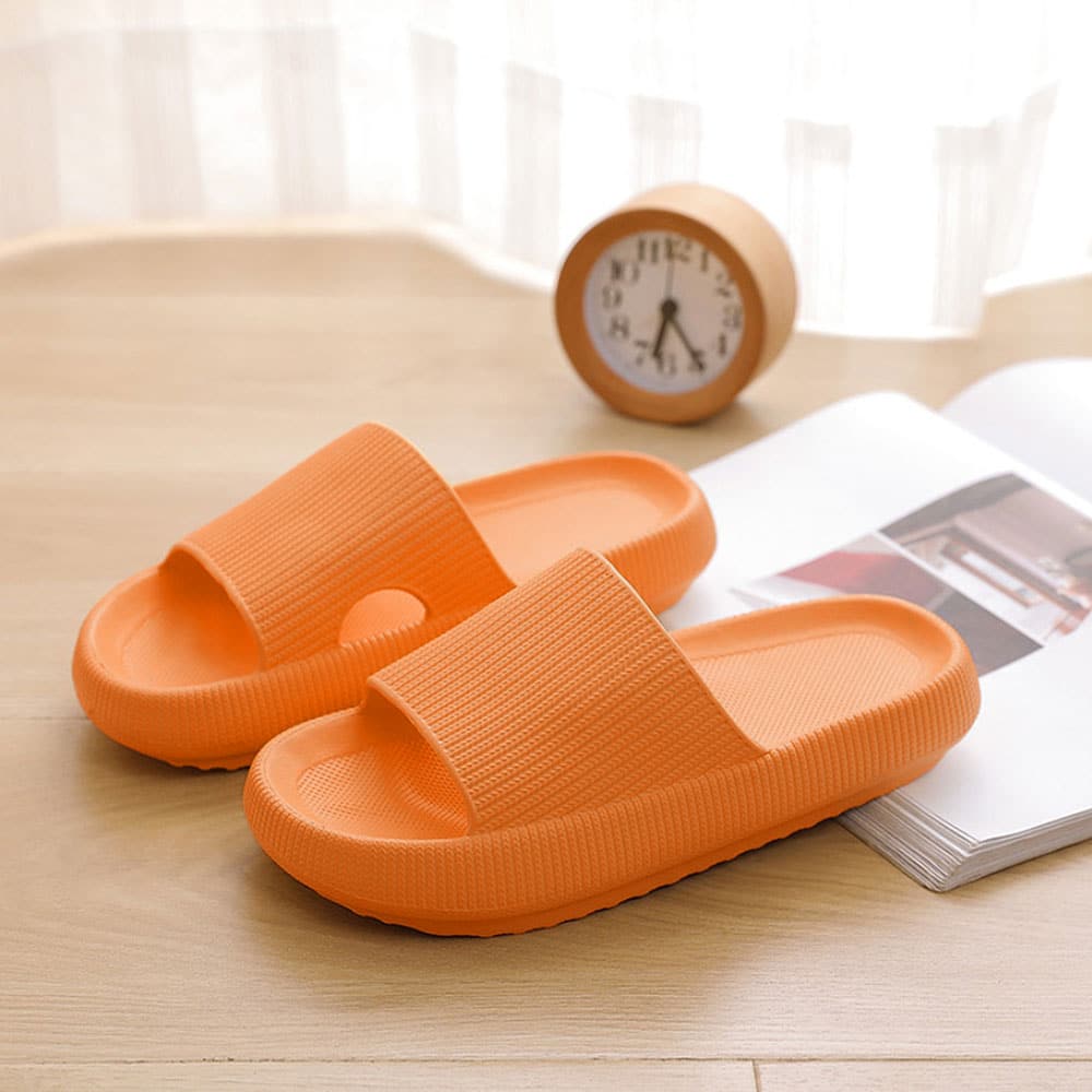 Chaussons Happy Flops in giardino