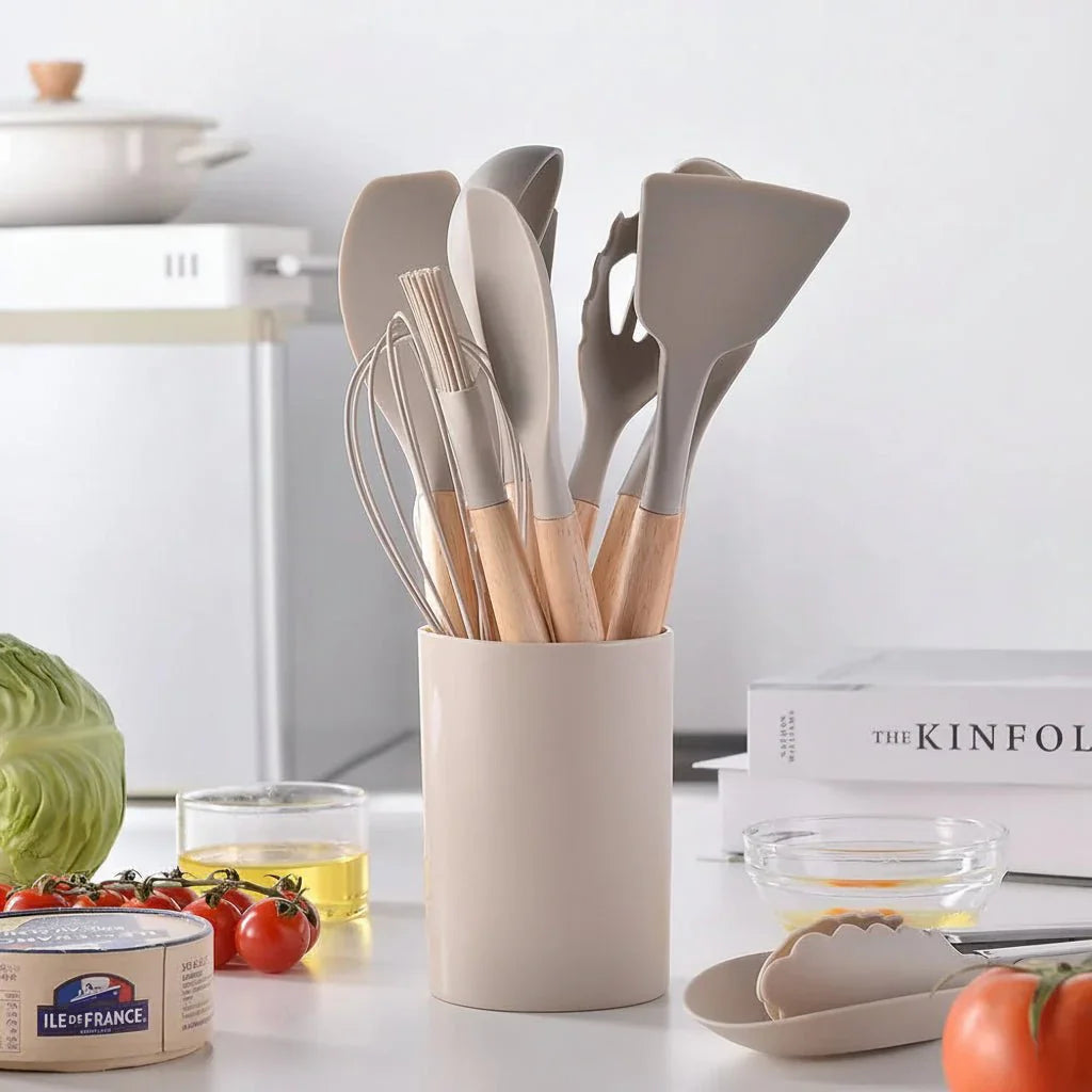 CHEFKRAFT – Set di pentole in silicone da 14 pezzi con manici in legno