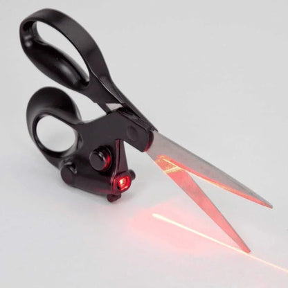 LINECUTTER – Forbici con linea laser integrata per tagli precisi