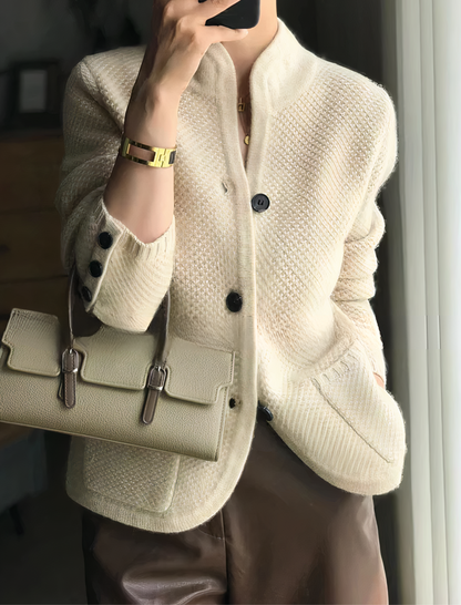 Cardigan femminile in cashmere con bottoni, perfetto per uno stile raffinato