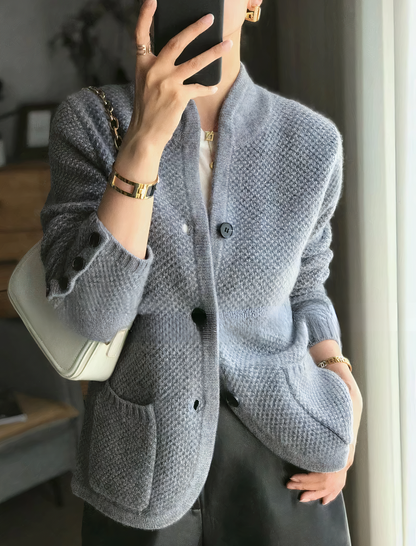 Cardigan femminile in cashmere con bottoni, perfetto per uno stile raffinato