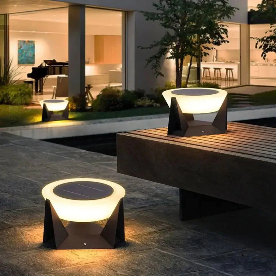SOLSTELLAR – Faro LED solare impermeabile per aree esterne