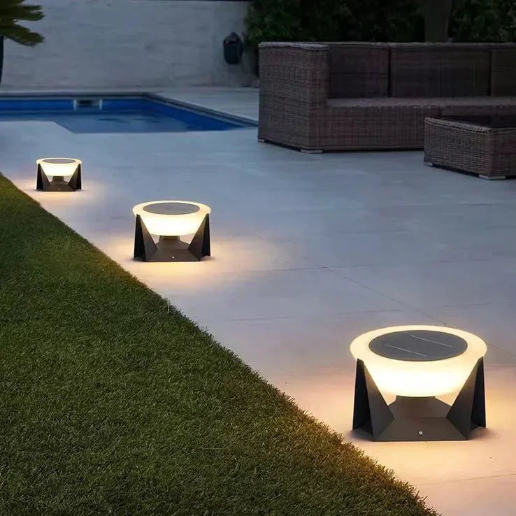 SOLSTELLAR – Faro LED solare impermeabile per aree esterne