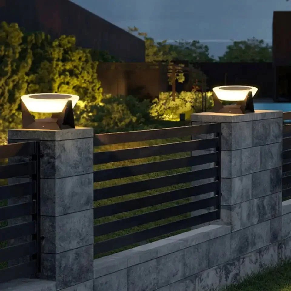 SOLSTELLAR – Faro LED solare impermeabile per aree esterne