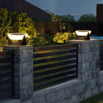 SOLSTELLAR – Faro LED solare impermeabile per aree esterne