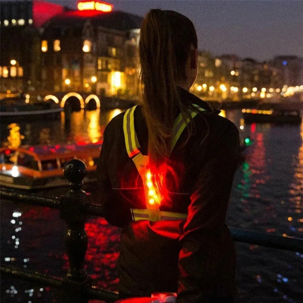 BRIGHTPATH – Gilet da corsa riflettente a LED con vestibilità regolabile e luci di sicurezza