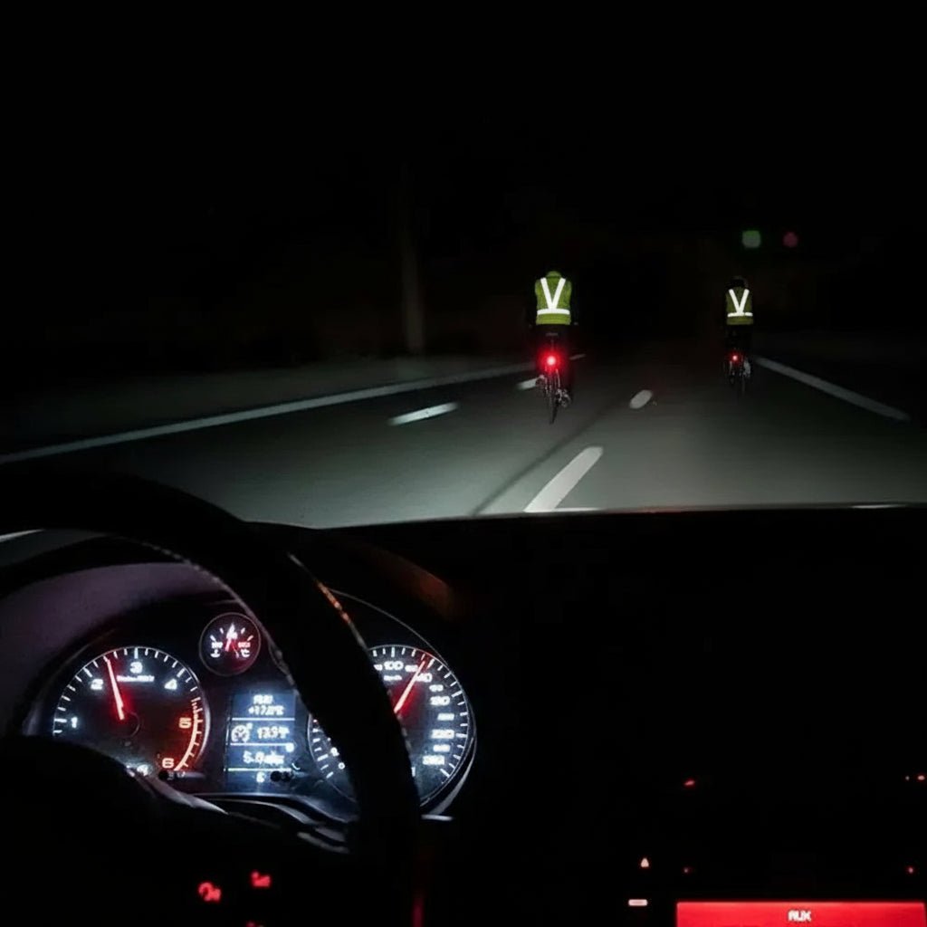 BRIGHTPATH – Gilet da corsa riflettente a LED con vestibilità regolabile e luci di sicurezza
