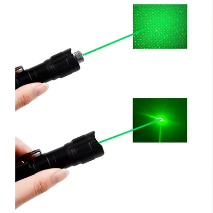 Puntatore Laser Verde in azione all'aperto