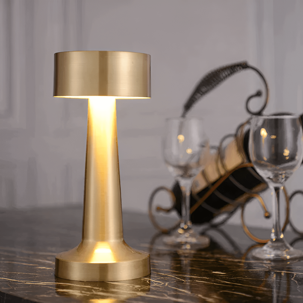 LUMIQI – Lampada da tavolo LED con funzione di ricarica wireless Qi per uso interno ed esterno