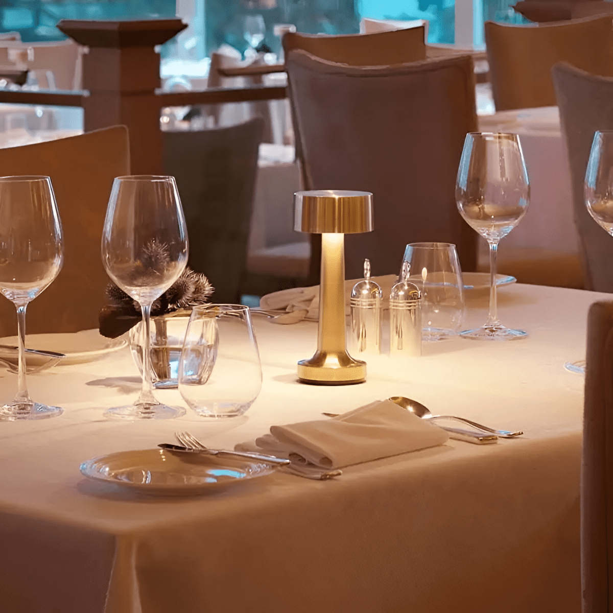 LUMIQI – Lampada da tavolo LED con funzione di ricarica wireless Qi per uso interno ed esterno