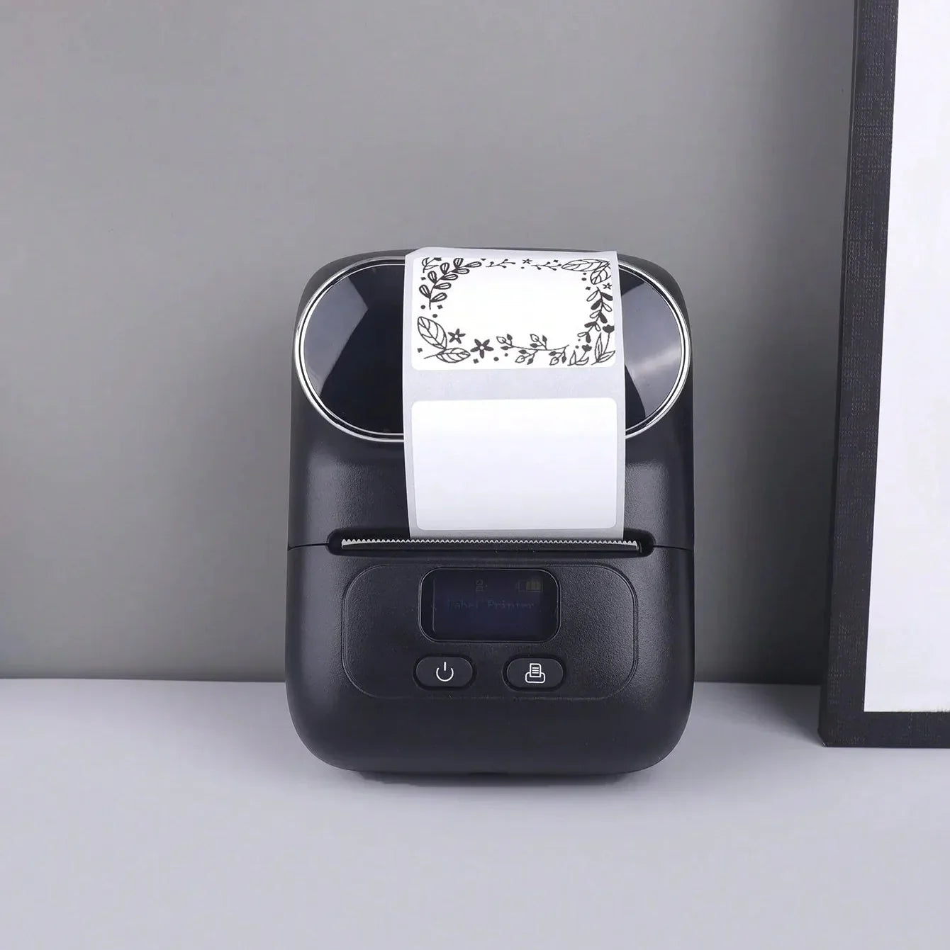 LABELO – Etichettatrice Bluetooth per codici a barre, loghi e etichette di spedizione