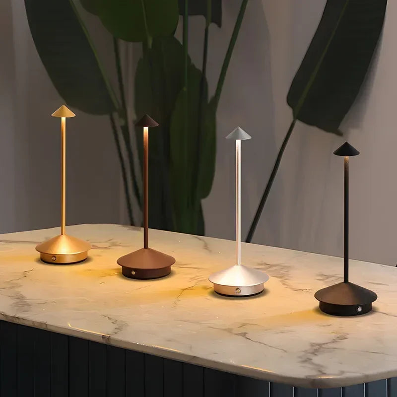 LuceSlim | Lampada da Tavolo LED Minimal con Ricarica USB