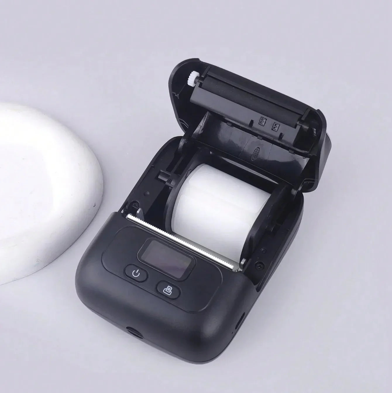 LABELO – Etichettatrice Bluetooth per codici a barre, loghi e etichette di spedizione