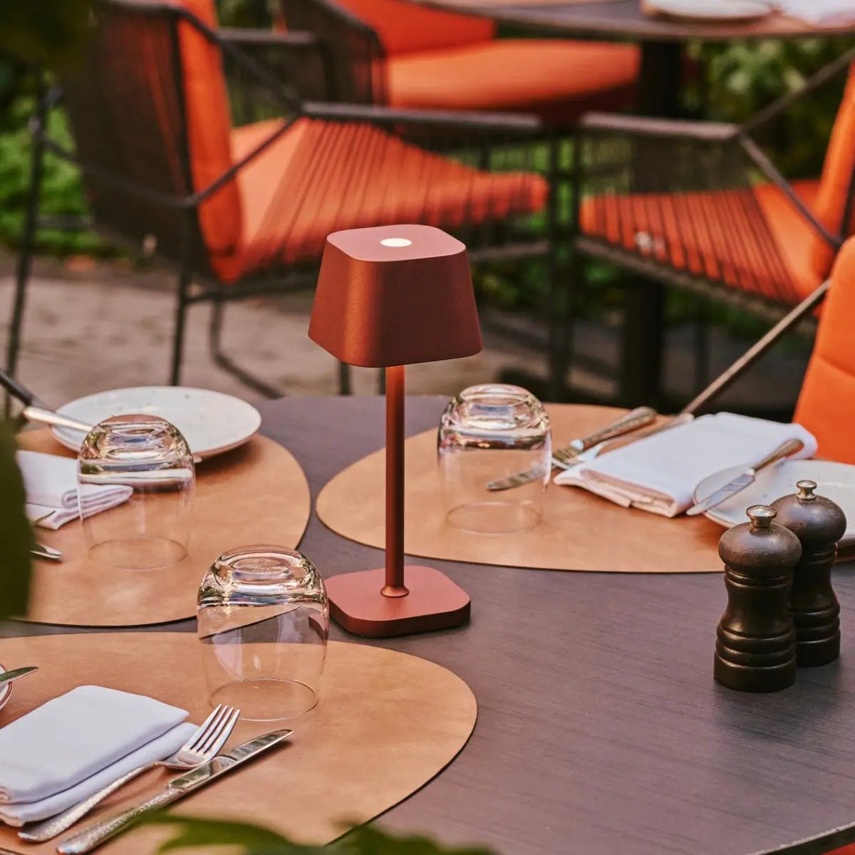 BRONZIFY – Elegante lampada da tavolo in ottone, dimmerabile e senza fili