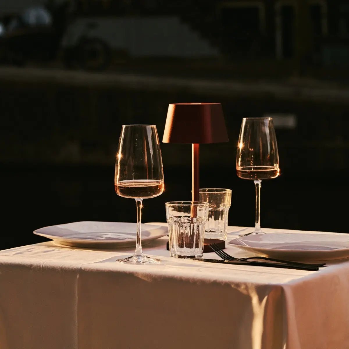 BRONZIFY – Elegante lampada da tavolo in ottone, dimmerabile e senza fili