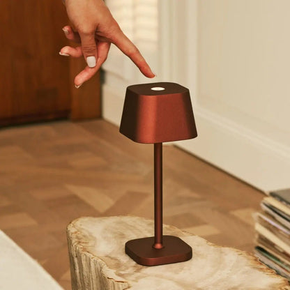 BRONZIFY – Elegante lampada da tavolo in ottone, dimmerabile e senza fili