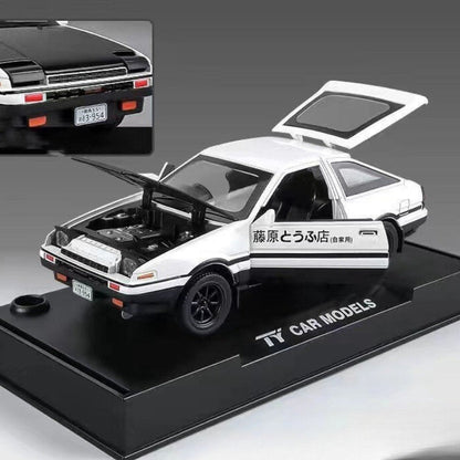 Modello di auto AE86 su sfondo bianco