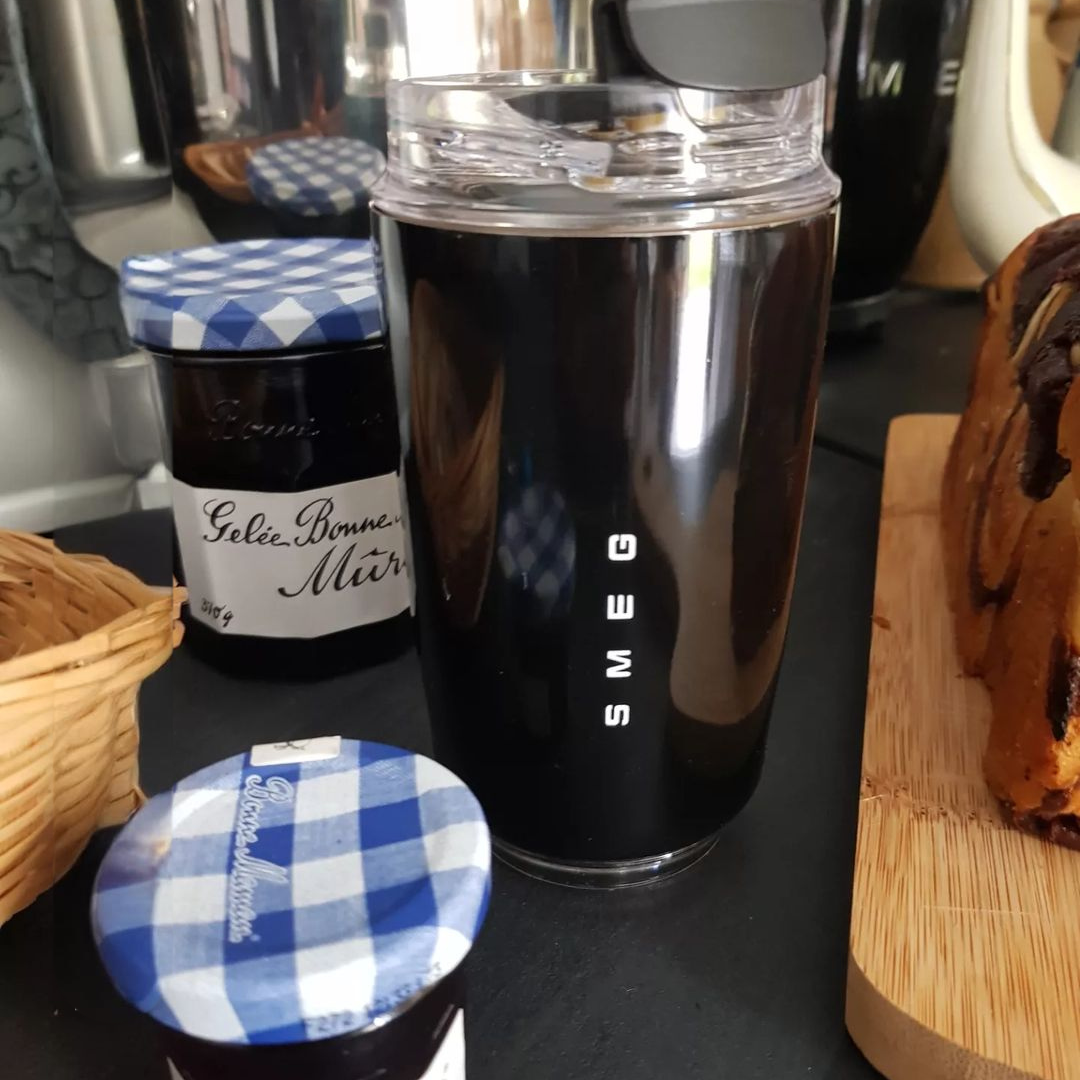 LuxeTherm | Tazza Termica Elegante in Acciaio Inox – Bicchiere Isotermico Riutilizzabile da 500 ml per Bevande Calde e Fredde