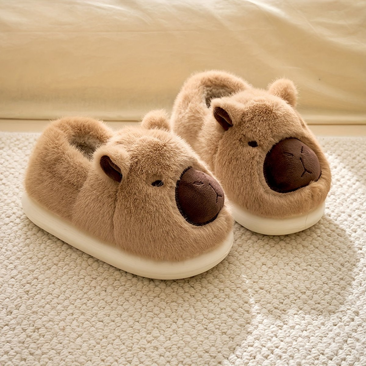 CUDDLEBARA – Pantofole da interno in peluche a forma di capibara, con vestibilità confortevole e suola antiscivolo