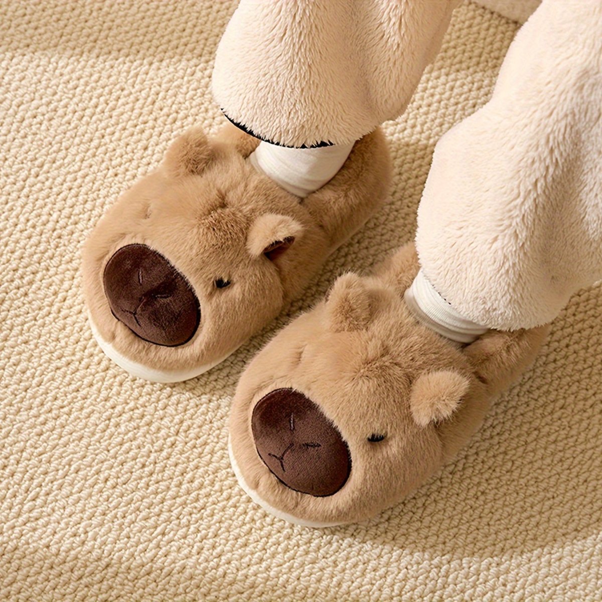 CUDDLEBARA – Pantofole da interno in peluche a forma di capibara, con vestibilità confortevole e suola antiscivolo