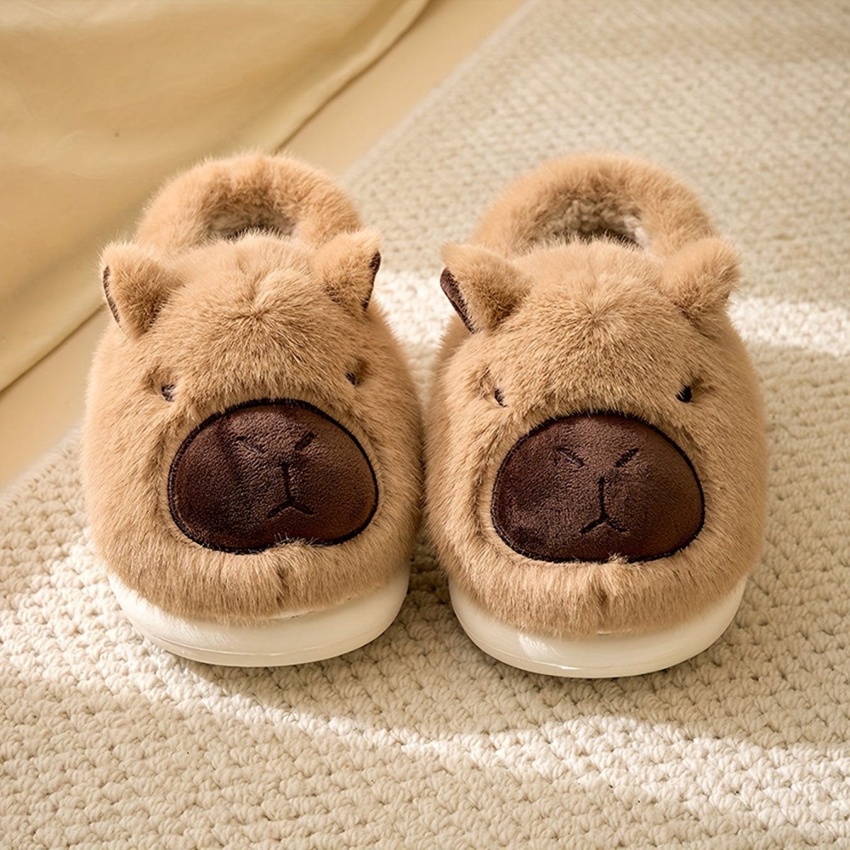 CUDDLEBARA – Pantofole da interno in peluche a forma di capibara, con vestibilità confortevole e suola antiscivolo