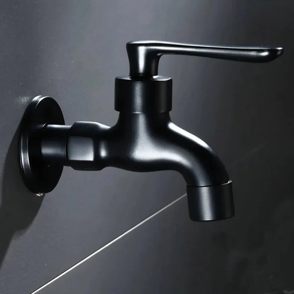 MATTEFLOW – Rubinetto a parete in nero opaco per cucina, bagno e uso all'aperto