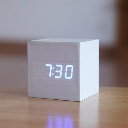 Orologio Digitale Moderno in Legno – Display LED Minimalista per Casa e Ufficio