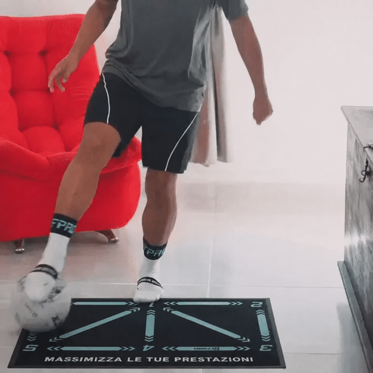 Giovani atleti che si allenano con il tappeto