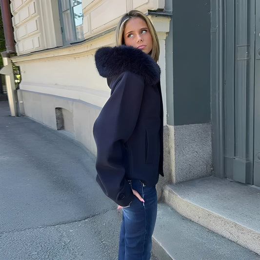 Cappotto da donna in misto lana con collo in pelliccia rimovibile e chiusura a bottoni