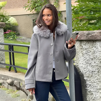 Cappotto da donna in misto lana con collo in pelliccia rimovibile e chiusura a bottoni
