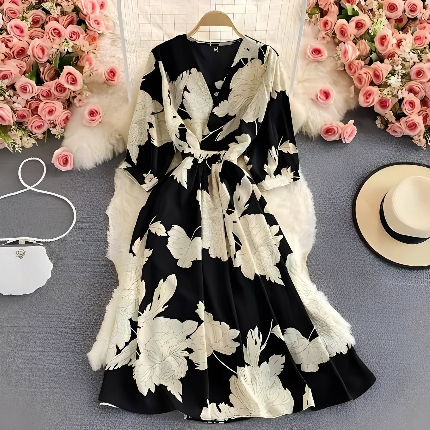 Vestito estivo in chiffon floreale con scollo a V che slancia e maniche a sbuffo
