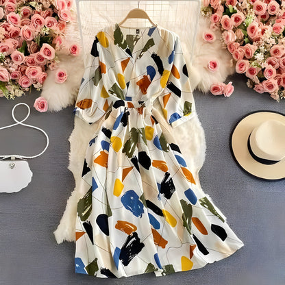 Vestito estivo in chiffon floreale con scollo a V che slancia e maniche a sbuffo