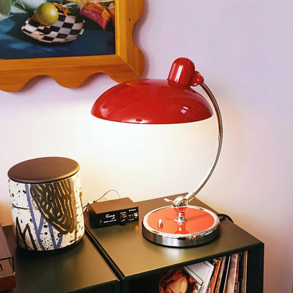 Lampada da tavolo a cupola regolabile in stile vintage con finitura in ferro