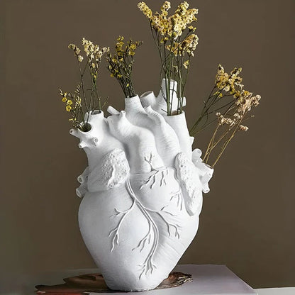 Vaso a forma di cuore in bambù e legno per esposizione decorativa